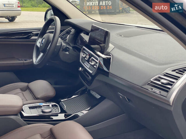 Черный БМВ iX3, объемом двигателя 0 л и пробегом 1 тыс. км за 39999 $, фото 13 на Automoto.ua