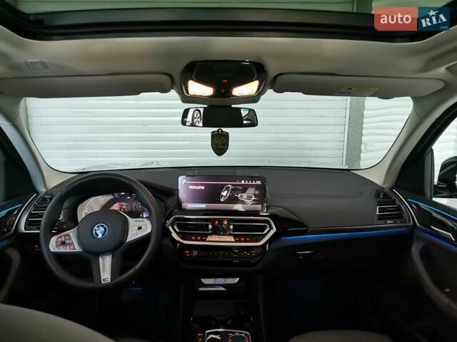 Черный БМВ iX3, объемом двигателя 0 л и пробегом 1 тыс. км за 42000 $, фото 6 на Automoto.ua