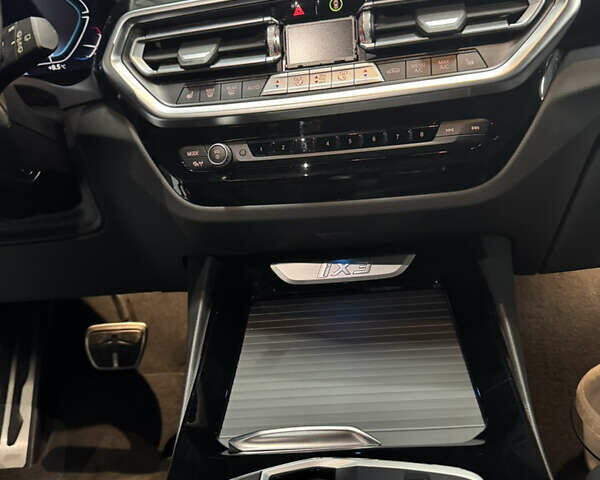 Черный БМВ iX3, объемом двигателя 0 л и пробегом 54 тыс. км за 39500 $, фото 30 на Automoto.ua