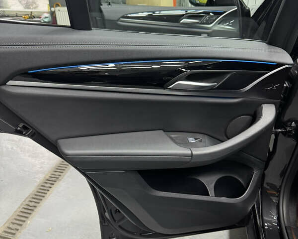 Черный БМВ iX3, объемом двигателя 0 л и пробегом 54 тыс. км за 39500 $, фото 36 на Automoto.ua