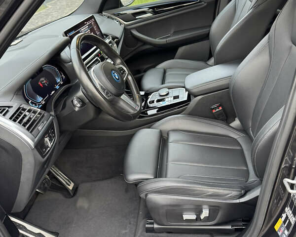 Черный БМВ iX3, объемом двигателя 0 л и пробегом 54 тыс. км за 39500 $, фото 14 на Automoto.ua