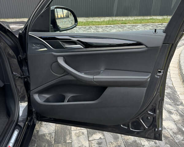 Черный БМВ iX3, объемом двигателя 0 л и пробегом 54 тыс. км за 39500 $, фото 1 на Automoto.ua