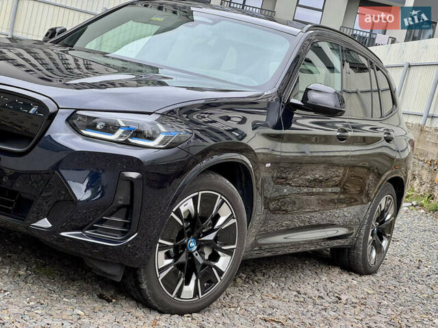 Черный БМВ iX3, объемом двигателя 0 л и пробегом 28 тыс. км за 45000 $, фото 2 на Automoto.ua