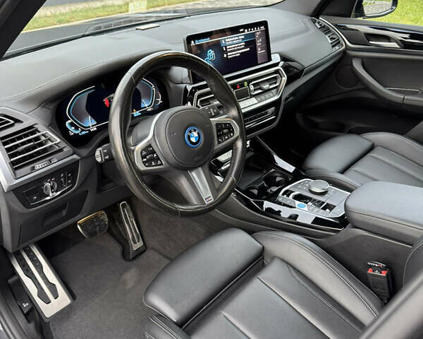 Черный БМВ iX3, объемом двигателя 0 л и пробегом 54 тыс. км за 39500 $, фото 13 на Automoto.ua