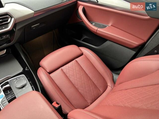 Черный БМВ iX3, объемом двигателя 0 л и пробегом 7 тыс. км за 37900 $, фото 18 на Automoto.ua