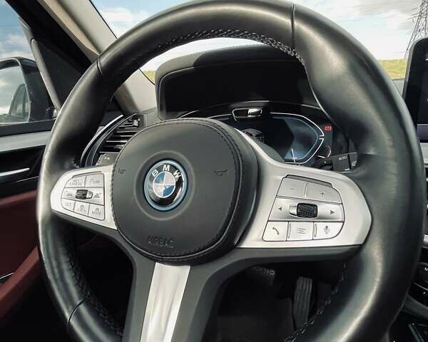 Черный БМВ iX3, объемом двигателя 0 л и пробегом 10 тыс. км за 40000 $, фото 18 на Automoto.ua