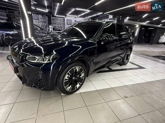 Черный БМВ iX3, объемом двигателя 0 л и пробегом 9 тыс. км за 42000 $, фото 4 на Automoto.ua
