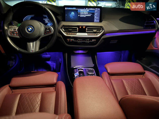 Черный БМВ iX3, объемом двигателя 0 л и пробегом 9 тыс. км за 42000 $, фото 18 на Automoto.ua