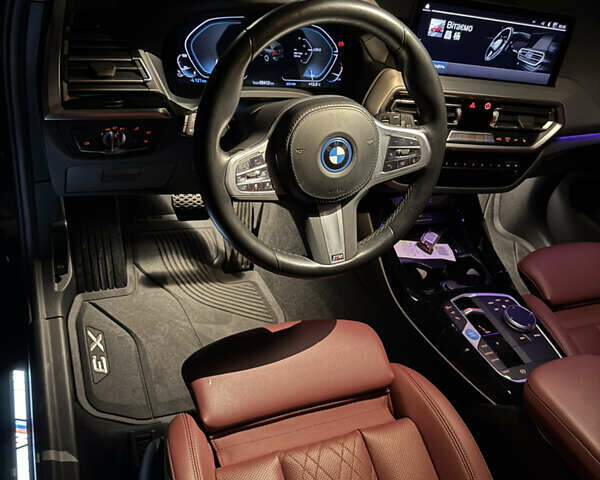 Черный БМВ iX3, объемом двигателя 0 л и пробегом 9 тыс. км за 42000 $, фото 10 на Automoto.ua