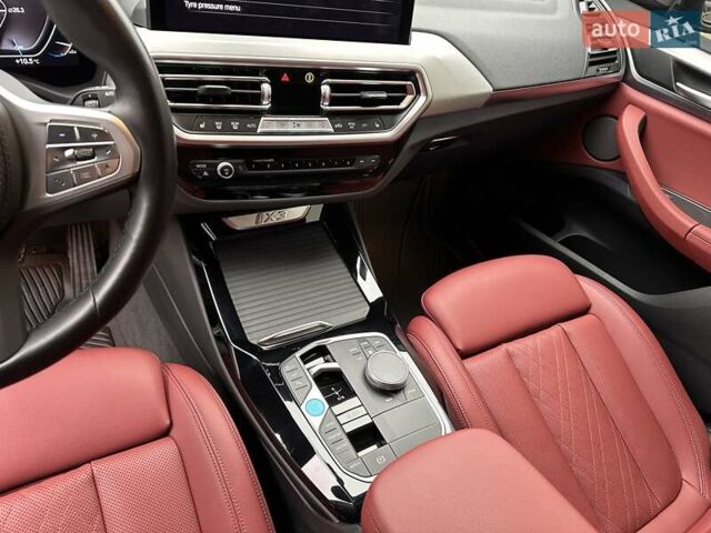 Черный БМВ iX3, объемом двигателя 0 л и пробегом 7 тыс. км за 37900 $, фото 12 на Automoto.ua