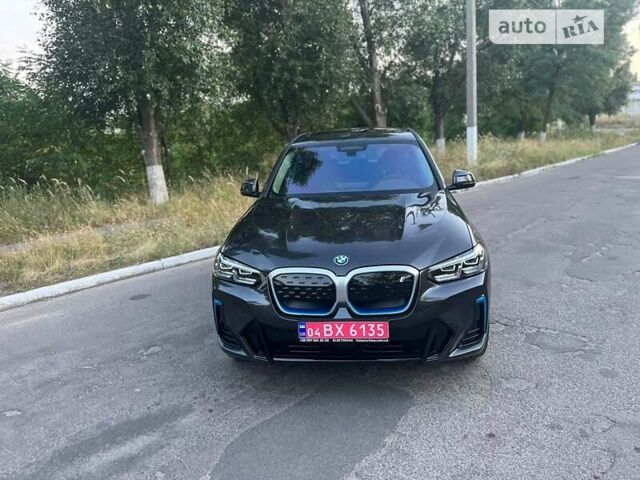 Серый БМВ iX3, объемом двигателя 0 л и пробегом 19 тыс. км за 48500 $, фото 8 на Automoto.ua