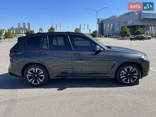 Серый БМВ iX3, объемом двигателя 0 л и пробегом 39 тыс. км за 38000 $, фото 4 на Automoto.ua