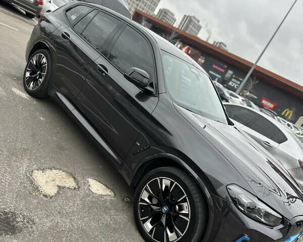 Серый БМВ iX3, объемом двигателя 0 л и пробегом 27 тыс. км за 39500 $, фото 1 на Automoto.ua