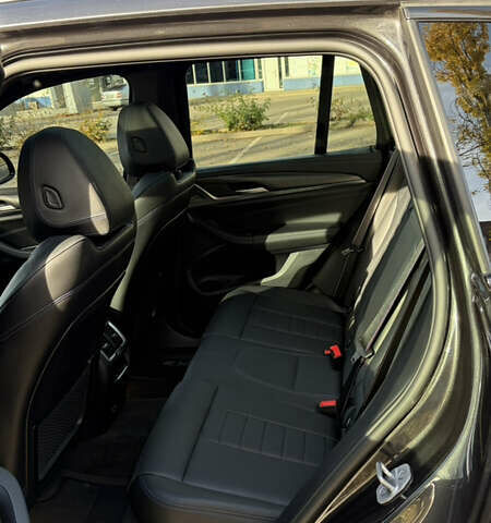 Серый БМВ iX3, объемом двигателя 0 л и пробегом 22 тыс. км за 49900 $, фото 8 на Automoto.ua