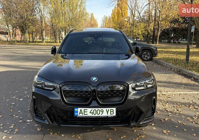 Серый БМВ iX3, объемом двигателя 0 л и пробегом 22 тыс. км за 49900 $, фото 1 на Automoto.ua