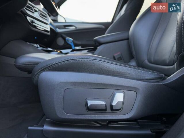 Синий БМВ iX3, объемом двигателя 0 л и пробегом 40 тыс. км за 35900 $, фото 35 на Automoto.ua
