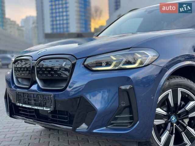 Синий БМВ iX3, объемом двигателя 0 л и пробегом 40 тыс. км за 35900 $, фото 2 на Automoto.ua