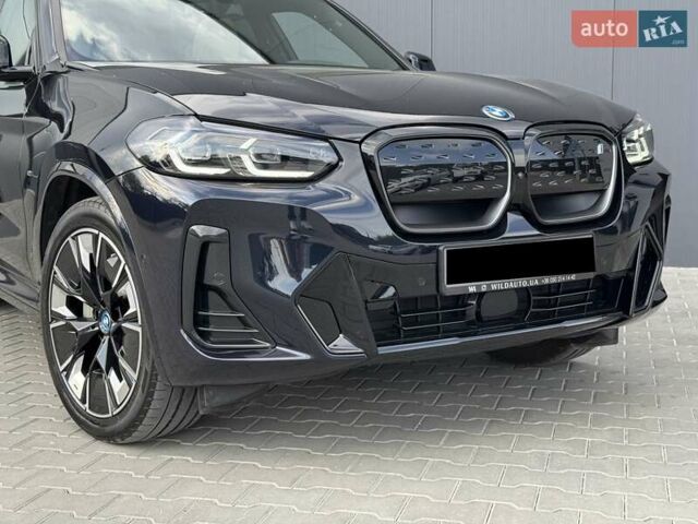 Синий БМВ iX3, объемом двигателя 0 л и пробегом 32 тыс. км за 38900 $, фото 4 на Automoto.ua