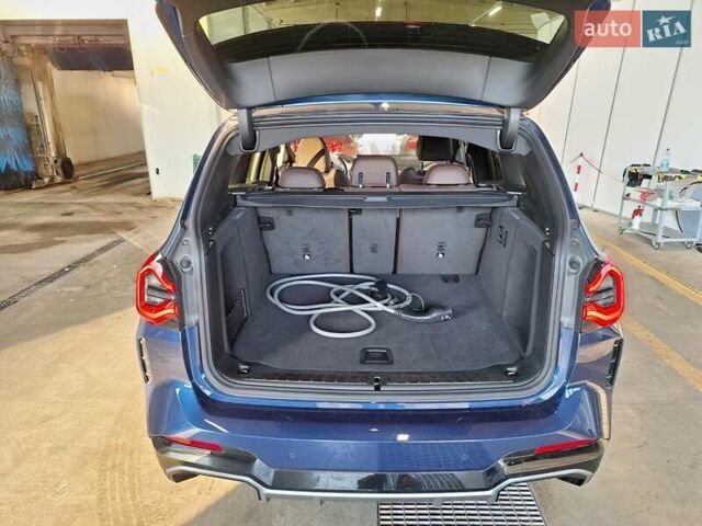 Синий БМВ iX3, объемом двигателя 0 л и пробегом 154 тыс. км за 35000 $, фото 3 на Automoto.ua