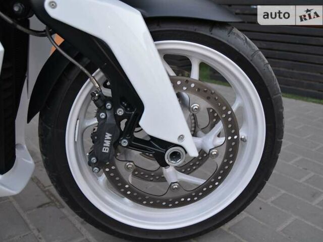 Белый БМВ K 1200R, объемом двигателя 0 л и пробегом 19 тыс. км за 6000 $, фото 16 на Automoto.ua