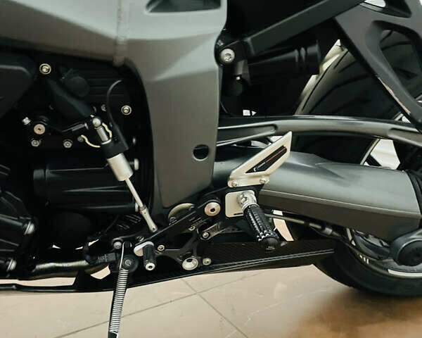 Серый БМВ K 1300R, объемом двигателя 1.3 л и пробегом 53 тыс. км за 10800 $, фото 13 на Automoto.ua