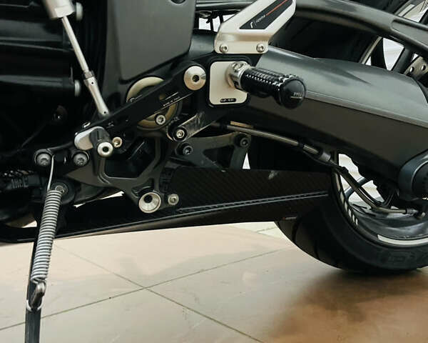 Серый БМВ K 1300R, объемом двигателя 1.3 л и пробегом 53 тыс. км за 10800 $, фото 11 на Automoto.ua