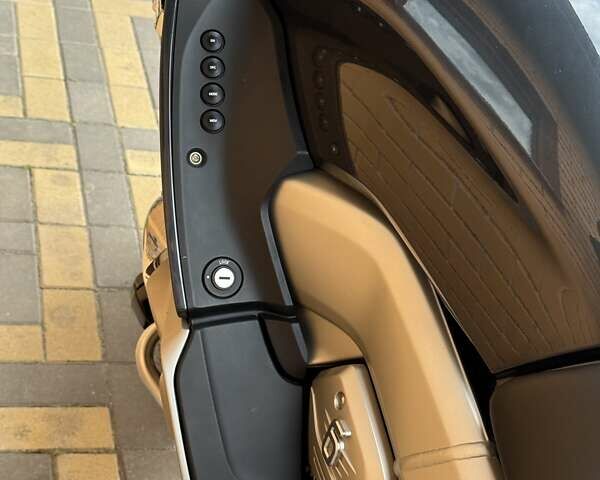 Серый БМВ K 1600GTL, объемом двигателя 0 л и пробегом 27 тыс. км за 15000 $, фото 7 на Automoto.ua