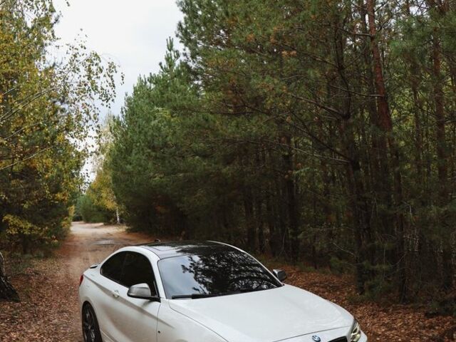 Білий БМВ m240i, об'ємом двигуна 3 л та пробігом 103 тис. км за 26700 $, фото 1 на Automoto.ua