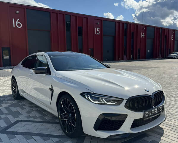 Белый БМВ M8 Gran Coupe, объемом двигателя 4.39 л и пробегом 10 тыс. км за 135000 $, фото 5 на Automoto.ua