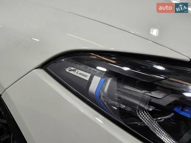 Белый БМВ M8 Gran Coupe, объемом двигателя 4.39 л и пробегом 31 тыс. км за 144999 $, фото 5 на Automoto.ua