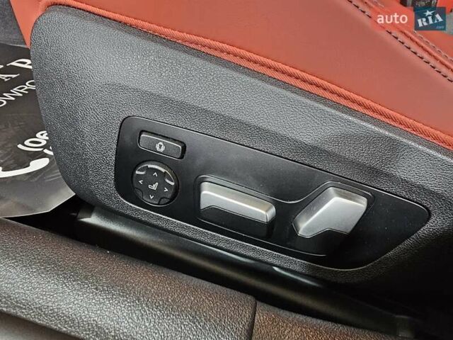 Белый БМВ M8 Gran Coupe, объемом двигателя 4.39 л и пробегом 31 тыс. км за 144999 $, фото 29 на Automoto.ua