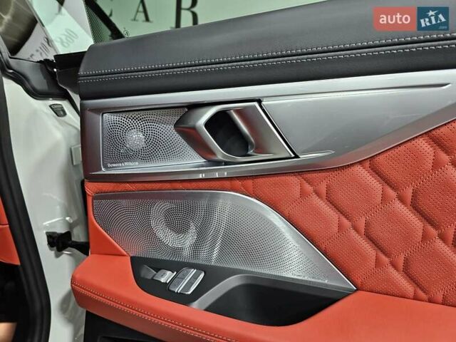 Белый БМВ M8 Gran Coupe, объемом двигателя 4.39 л и пробегом 31 тыс. км за 144999 $, фото 18 на Automoto.ua