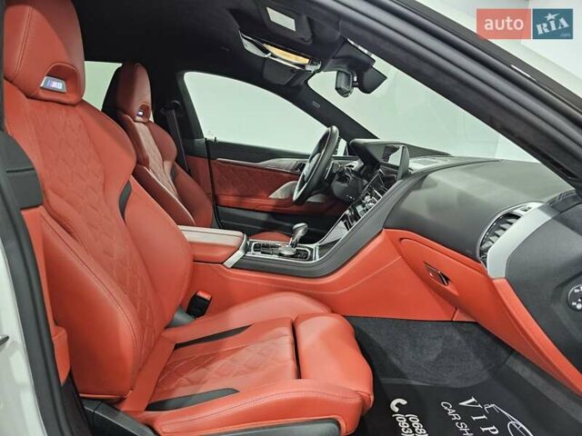 Белый БМВ M8 Gran Coupe, объемом двигателя 4.39 л и пробегом 31 тыс. км за 144999 $, фото 21 на Automoto.ua