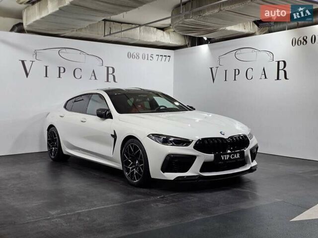 Белый БМВ M8 Gran Coupe, объемом двигателя 4.39 л и пробегом 31 тыс. км за 144999 $, фото 3 на Automoto.ua
