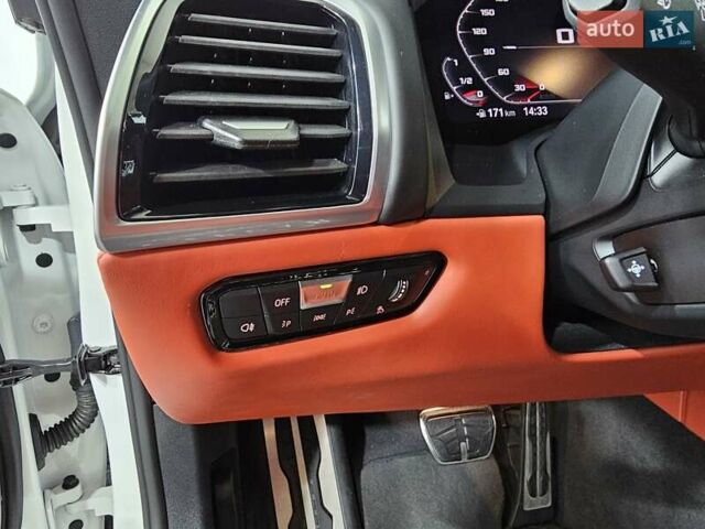 Белый БМВ M8 Gran Coupe, объемом двигателя 4.39 л и пробегом 31 тыс. км за 144999 $, фото 30 на Automoto.ua