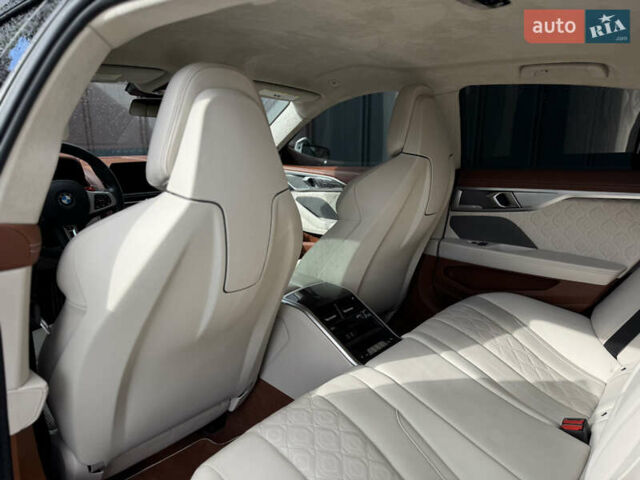 Черный БМВ M8 Gran Coupe, объемом двигателя 4.4 л и пробегом 130 тыс. км за 80999 $, фото 37 на Automoto.ua