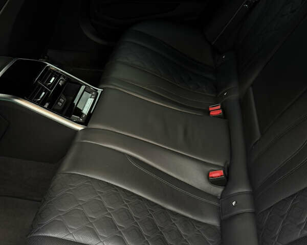 Черный БМВ M8 Gran Coupe, объемом двигателя 4.4 л и пробегом 80 тыс. км за 83000 $, фото 18 на Automoto.ua