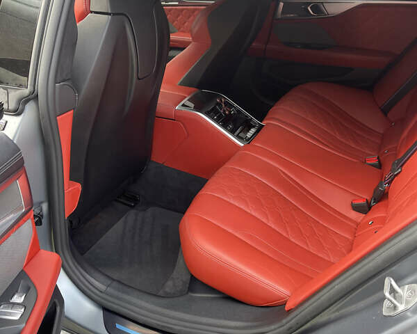 Серый БМВ M8 Gran Coupe, объемом двигателя 4.39 л и пробегом 76 тыс. км за 99500 $, фото 18 на Automoto.ua