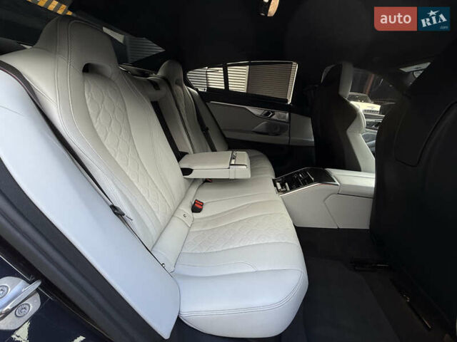 Серый БМВ M8 Gran Coupe, объемом двигателя 4.4 л и пробегом 14 тыс. км за 110000 $, фото 23 на Automoto.ua
