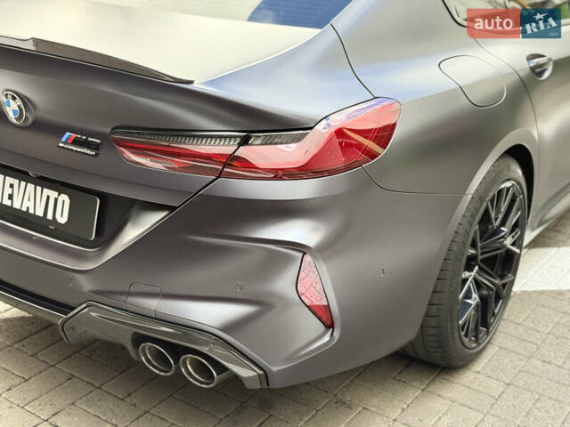 Серый БМВ M8 Gran Coupe, объемом двигателя 4.4 л и пробегом 14 тыс. км за 110000 $, фото 16 на Automoto.ua