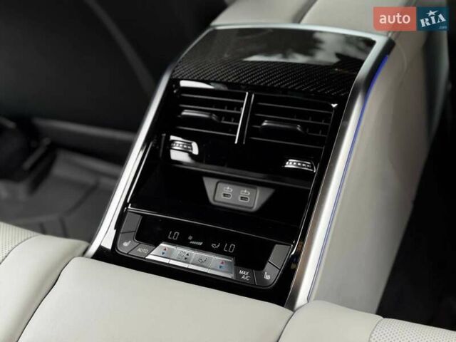 Синий БМВ M8 Gran Coupe, объемом двигателя 4.39 л и пробегом 48 тыс. км за 99000 $, фото 48 на Automoto.ua