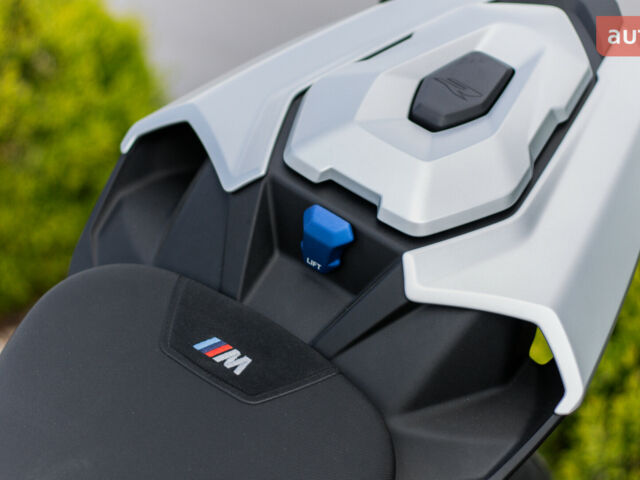 купить новое авто БМВ M 1000R 2025 года от официального дилера Назарій БМВ фото