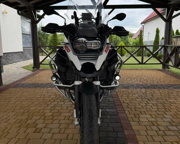 Белый БМВ R 1200GS, объемом двигателя 1.2 л и пробегом 46 тыс. км за 15250 $, фото 1 на Automoto.ua