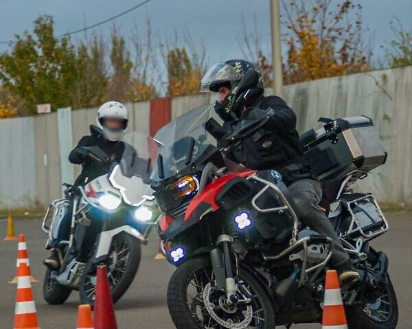 Красный БМВ R 1200GS, объемом двигателя 1.2 л и пробегом 87 тыс. км за 12000 $, фото 3 на Automoto.ua