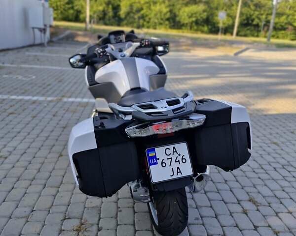 Белый БМВ R 1200RT, объемом двигателя 1.2 л и пробегом 49 тыс. км за 12200 $, фото 3 на Automoto.ua