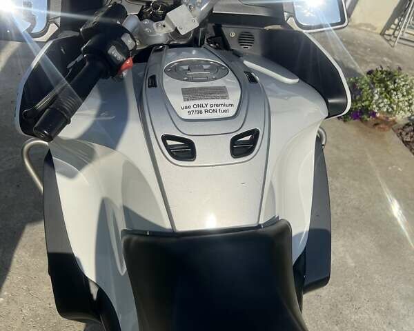 Білий БМВ R 1200RT, об'ємом двигуна 1.2 л та пробігом 79 тис. км за 7200 $, фото 1 на Automoto.ua