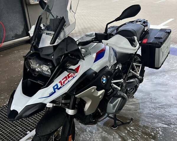 Белый БМВ R 1250GS, объемом двигателя 1.25 л и пробегом 3 тыс. км за 21000 $, фото 10 на Automoto.ua