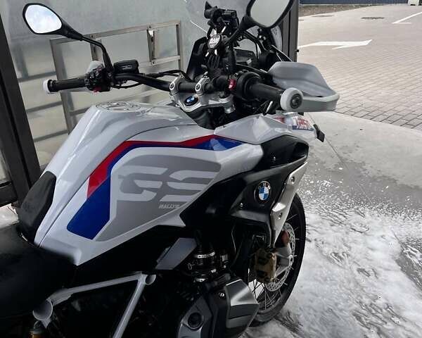 Белый БМВ R 1250GS, объемом двигателя 1.25 л и пробегом 3 тыс. км за 20000 $, фото 12 на Automoto.ua