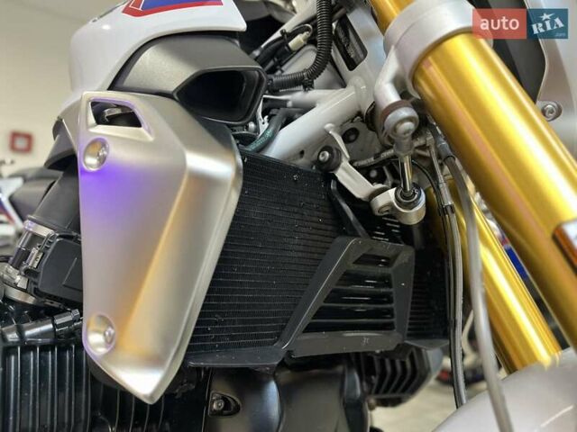 Белый БМВ R 1250R, объемом двигателя 1.25 л и пробегом 10 тыс. км за 16500 $, фото 29 на Automoto.ua