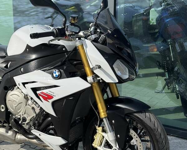 Белый БМВ S 1000R, объемом двигателя 1 л и пробегом 17 тыс. км за 12499 $, фото 26 на Automoto.ua